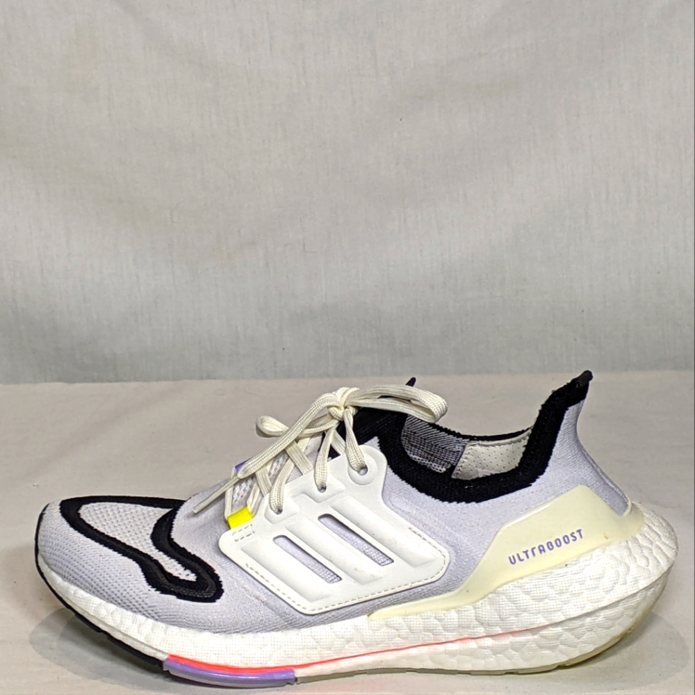 NEW AWESOME adidas Womens Ultraboost 22 Running Shoe Sz 7 white